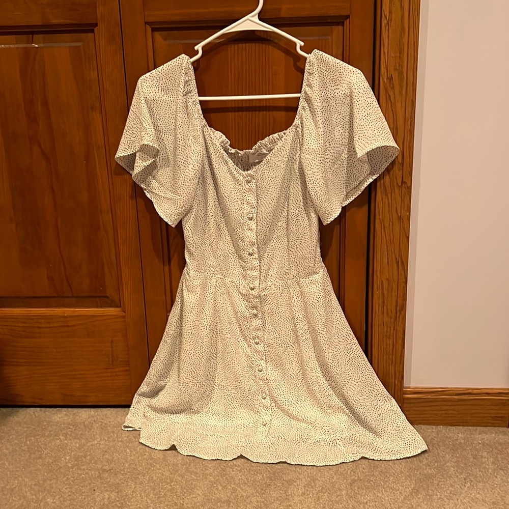 White with black spots short sleeve dress